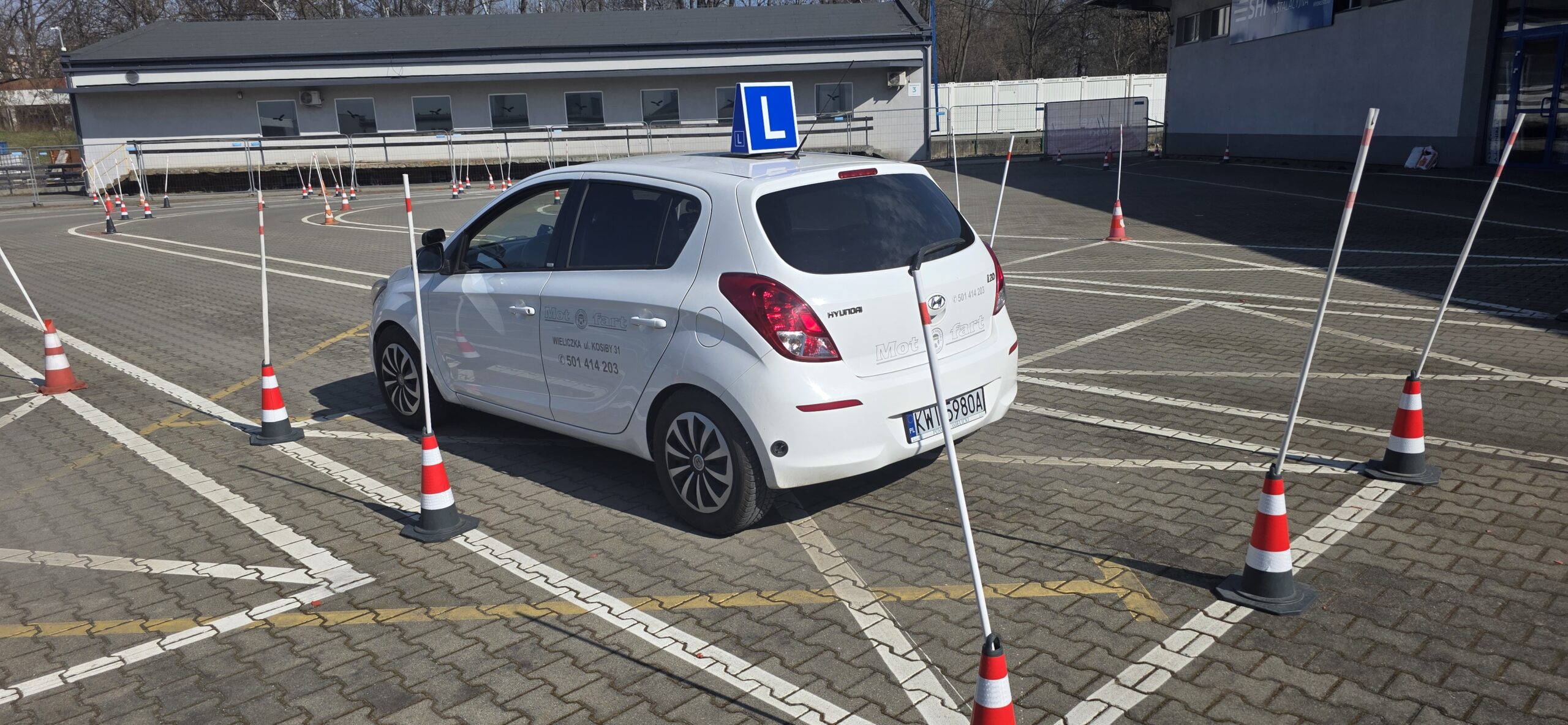 Nauka jazdy na placu manewrowym